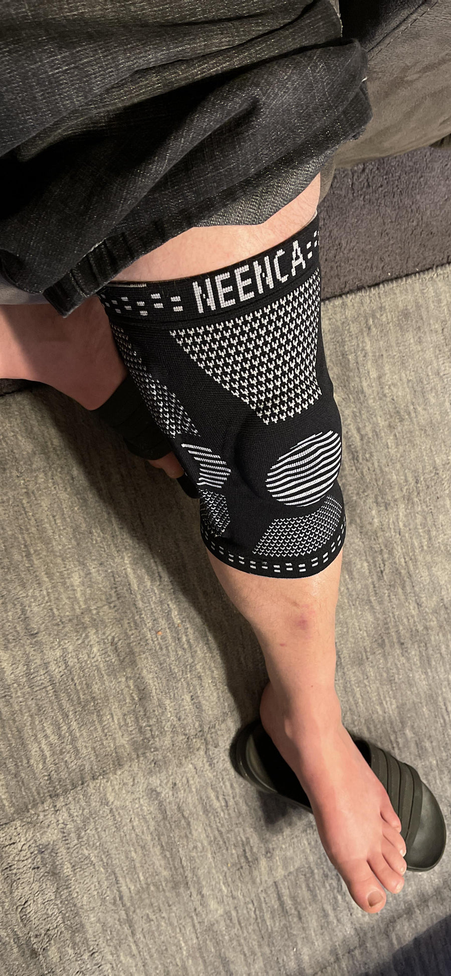 Customer wearing a NEENCA support