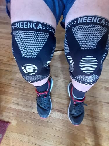 Customer wearing a NEENCA support