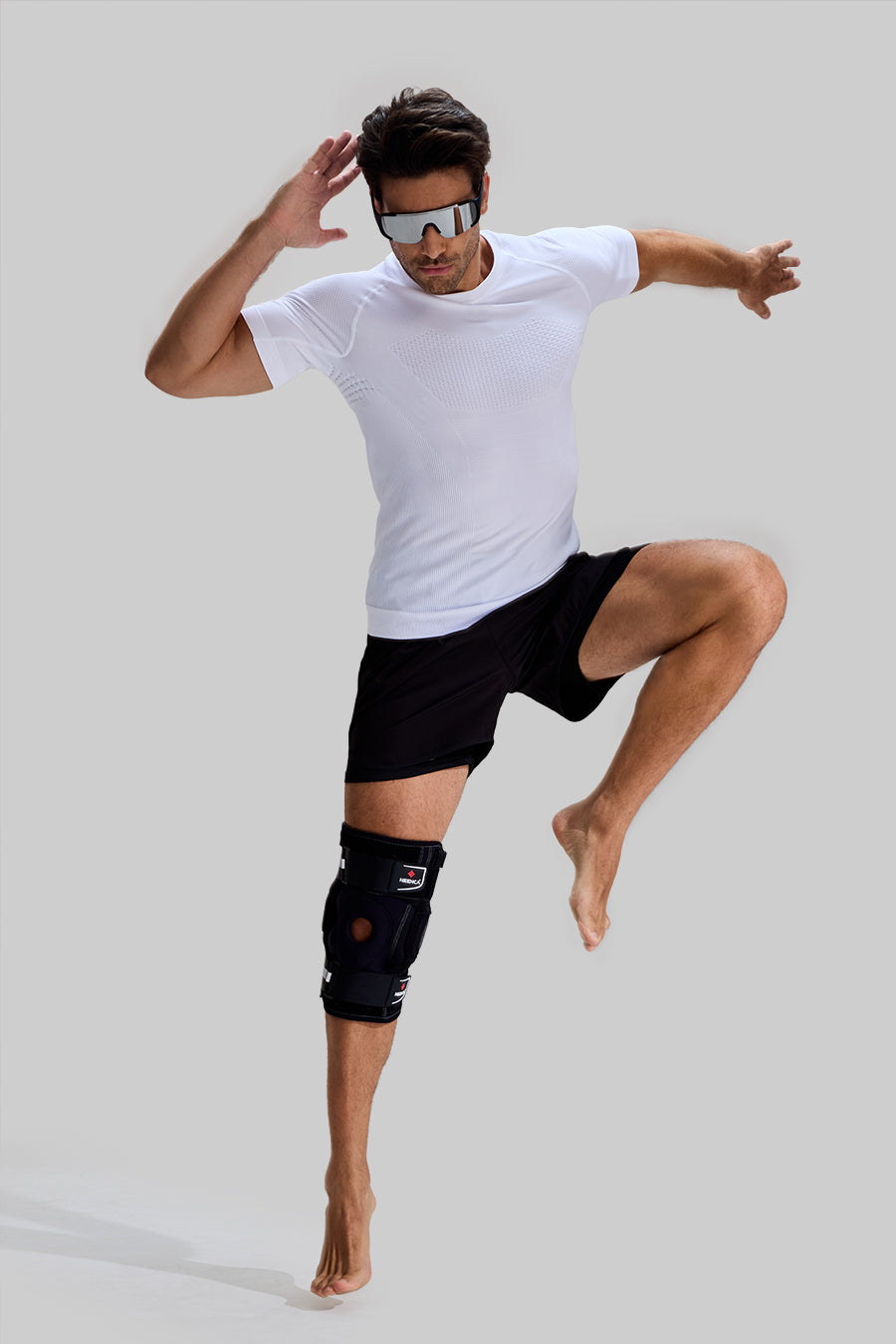 Male athlete jumping wearing NEENCA HX042/HX035 professional knee brace, demonstrating high-impact support and non-slip stability