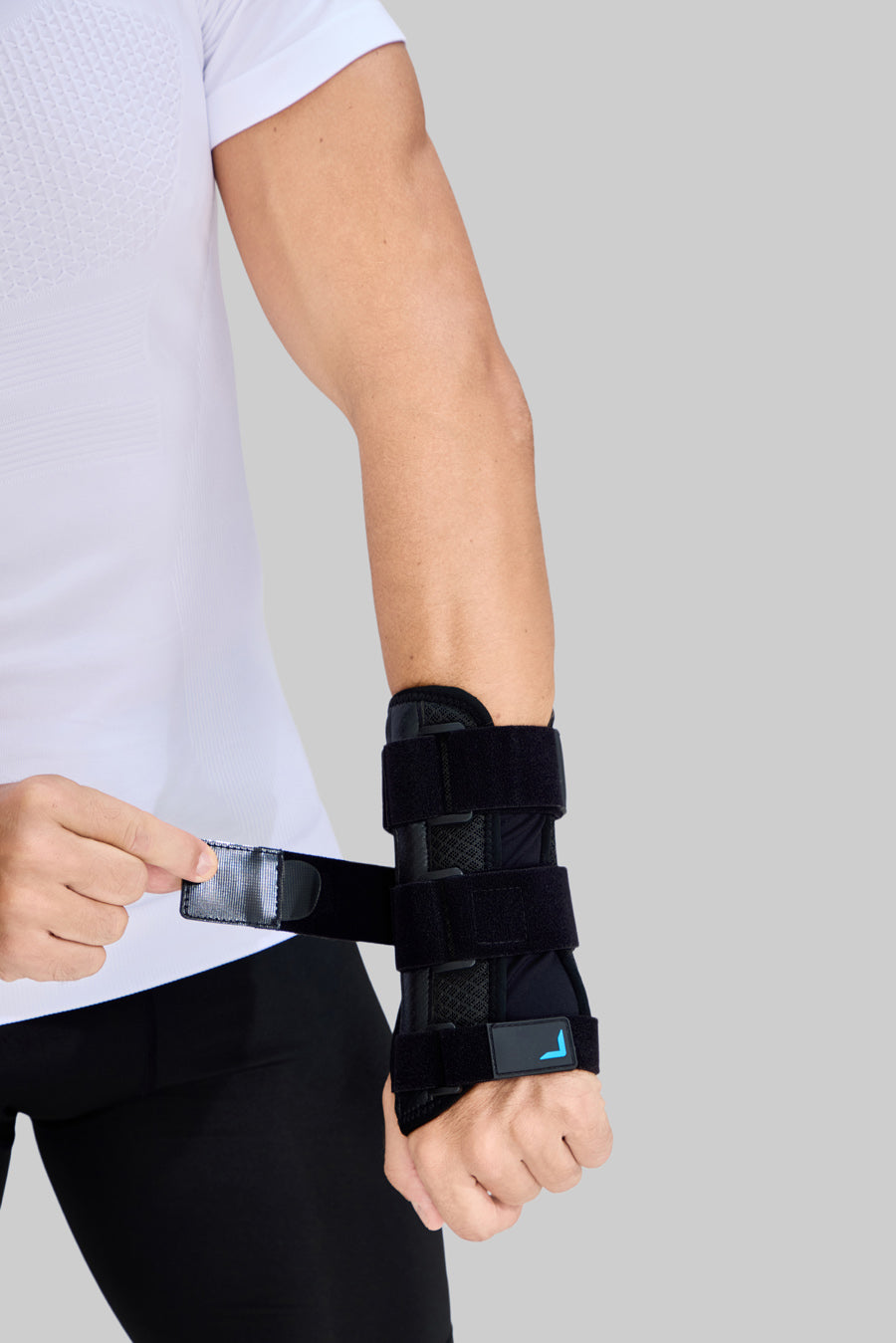 NEENCA Carpal Tunnel Wrist Brace Support for Pain Relief Tendonitis, Sprained, Arthritis with Metal Splint for Recovery HW005